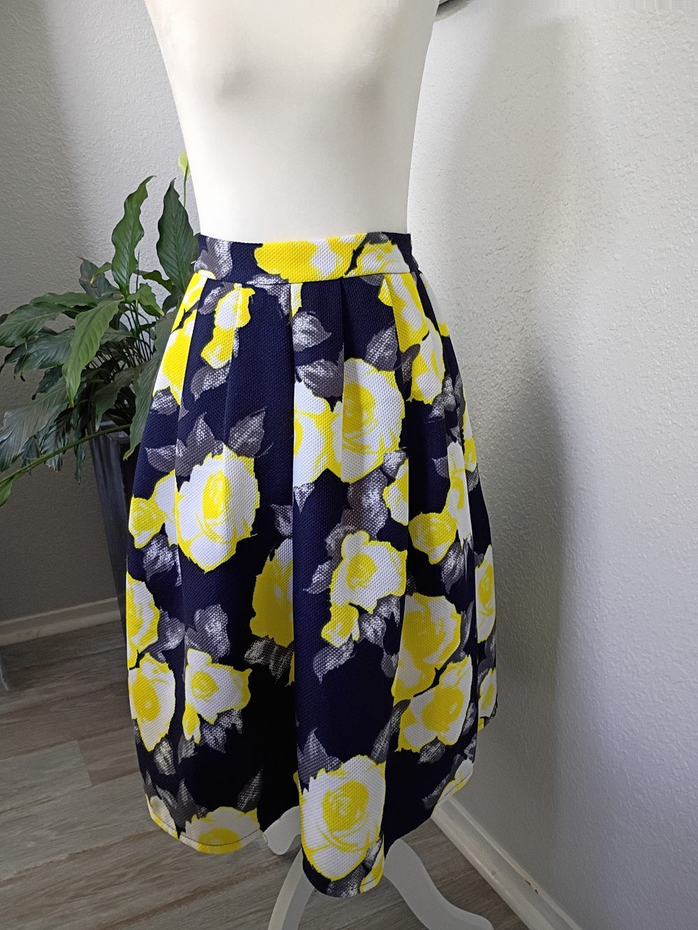 EUC Navy Floral Circle Skirt with Yellow Roses
